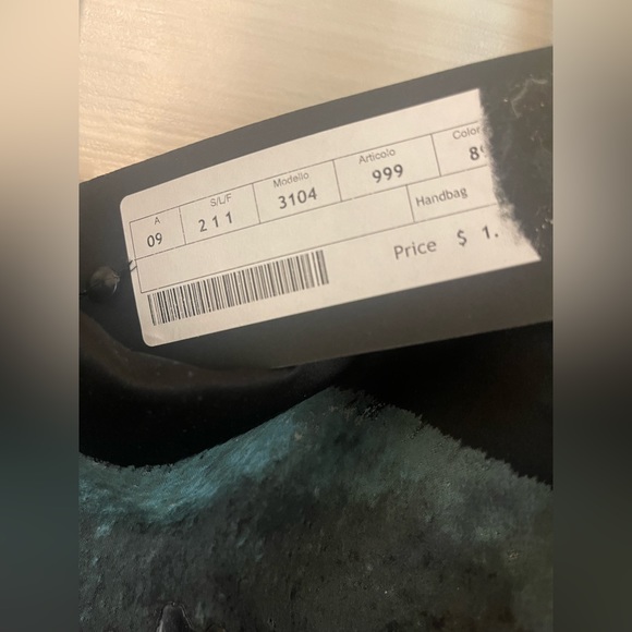 This original one of a kind Krizia bag was only carried on runway fashion. - Picture 7 of 10